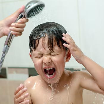 This is Why Your Toddler Hates Hair Washing